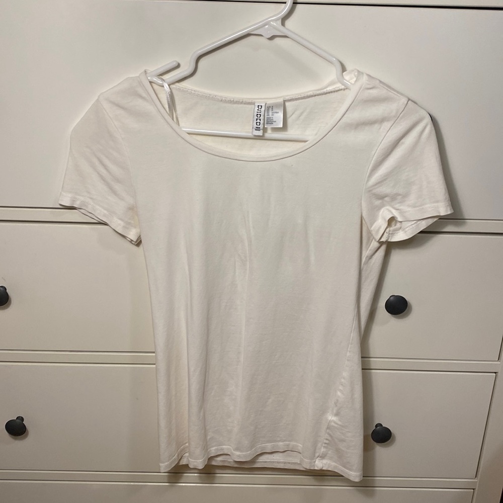white fitted t shirt